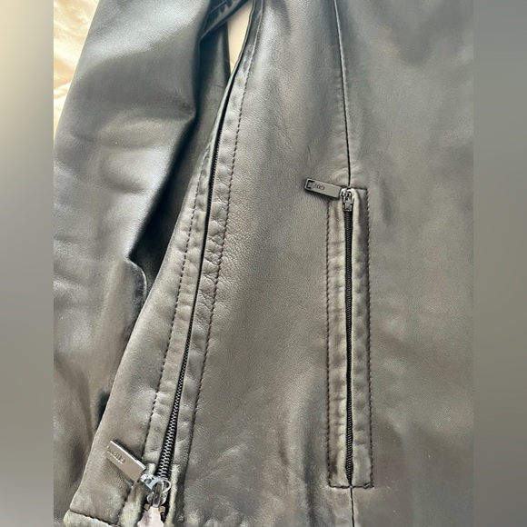 LEATHER JACKET by GUESS! Women’s,  Vintage, Size Small, blk w/ silver lining - Picture 6 of 10